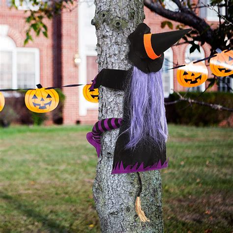 Craahing witch tree decoration